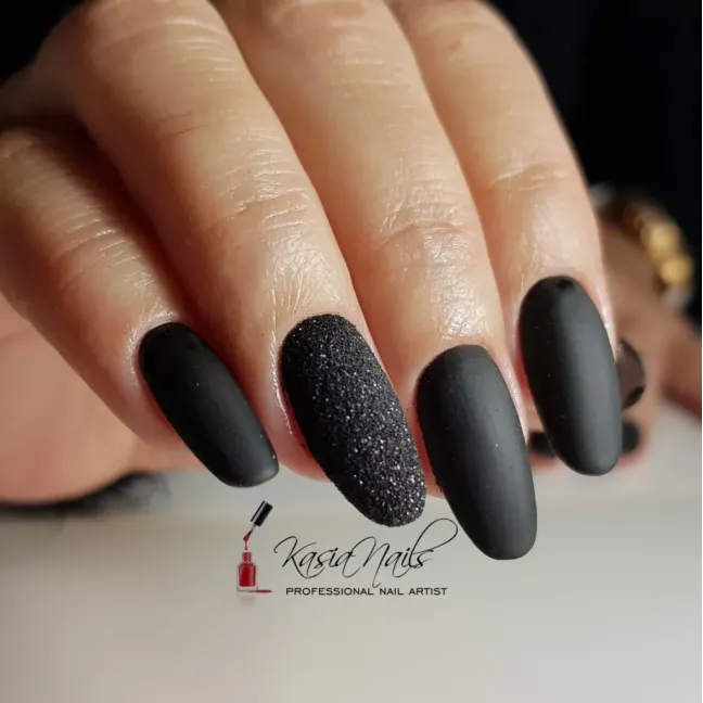Semipermanente Mollylac ULTIMATE BLACK Allepaznokcie 10 ml, unghie Allepaznokcie, SEMIPERMANENTI unghie.